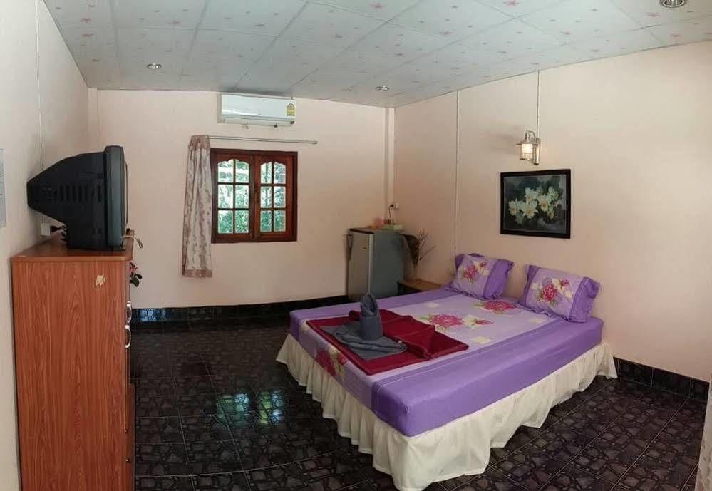Subtawee Resort Surat Thani Buitenkant foto