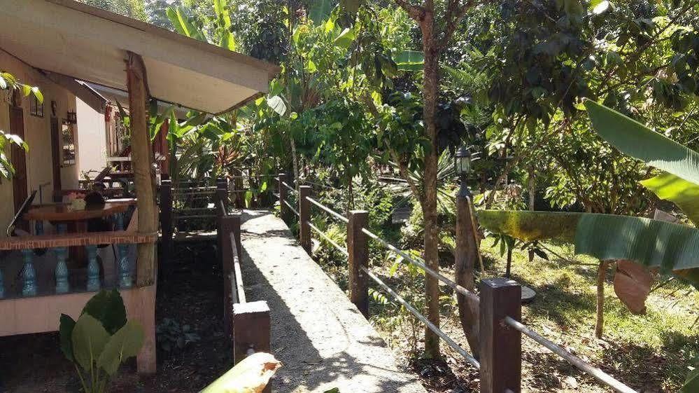 Subtawee Resort Surat Thani Buitenkant foto